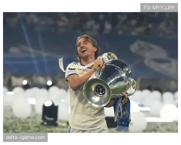 莫德里奇：从英超中场核心到皇马传奇的生涯跃迁